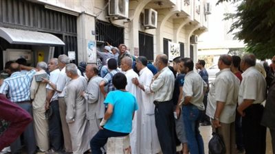 دراسة حكومية للتعاقد مع متقاعدين بخبرات “عتيقة وعميقة” لإسعاف عوز المؤسسات