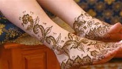 وداعاً لبقع الحناء على الأظافر! 5 نصائح ذهبية للتخلص منها بسرعة