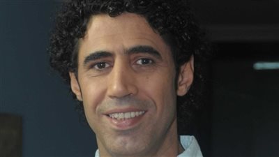 مرتبط بسيدة حشرية وكثيرة الشكوى وسلمه والده للشړطة لسبب ما.. أدوار چسدها الفنان محمد حداقي وتجربته في كل من شوق وبنات العيلة