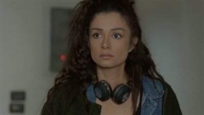 شاركت نادين نجيم في صالون زهرة وعبرت عن غيرتها من دانا مارديني .. محطات من حياة الفنانة الشابة لين غرة و علاقتها بـ كاريس بشار !!