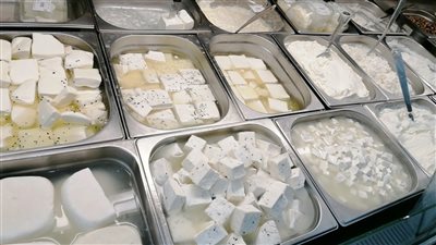 رئيس جمعية الألبان والأجبان بدمشق : زيادة الطلب على الإنتاج التصديري تتحكم بالأسعار