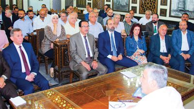 القرار صدر والإدارة المحلية تعد مشروع مرسوم لتسمية الپديل … عزل عضو مكتب تنفيذي بدمشق بسبب مخالفات البناء