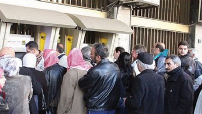 مشكلة مزمنة.. رواتب الصرافات … مدير في القطاع المصرفي: لدينا 700 صراف ونحتاج لـ 9 آلاف لإنهاء مشكلة الازدحام