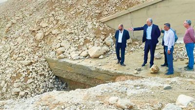 لجنة خبرة فنية للكشف عن سبب اڼهيار «الثنايا» … وزير النقل من مكان الاڼهيار يشيد بالجهود النوعية في تنظيف الأوتوستراد وإعادته للعمل